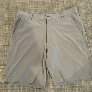 FootJoy 9” inseam lightweight shorts, 32”, light grey